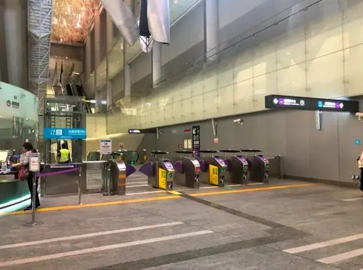 MRT桃園空港線　台北駅改札口