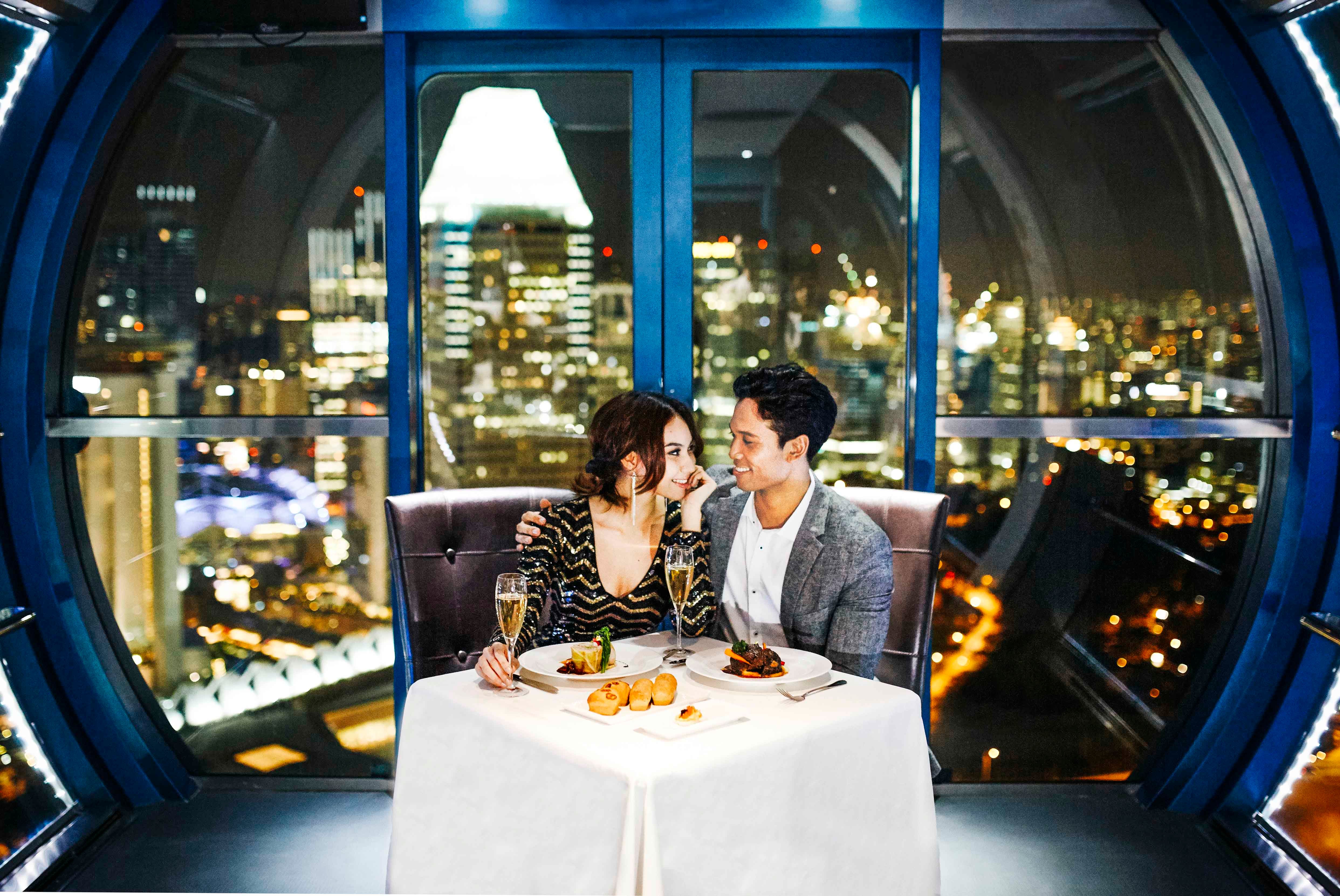 Singapore+Flyer+Sky+Dining_Couple